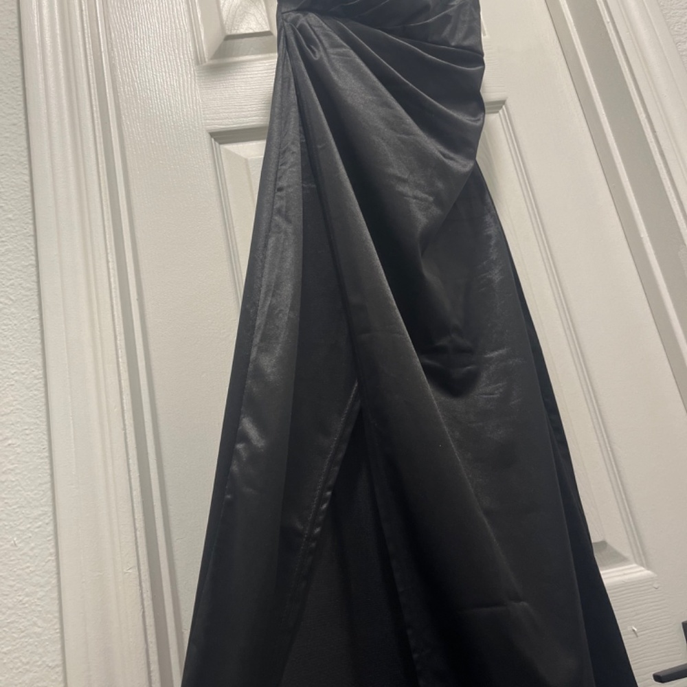 Dress - Picture 2 of 6